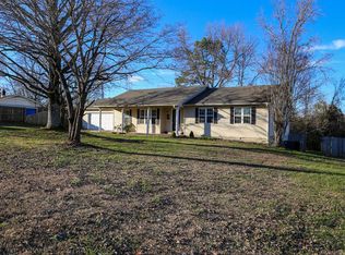 143 Shoreline Dr, Killen, AL 35645
