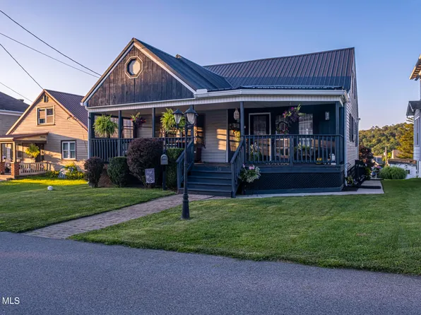 716 W 3rd St, Williamsburg, PA 16693