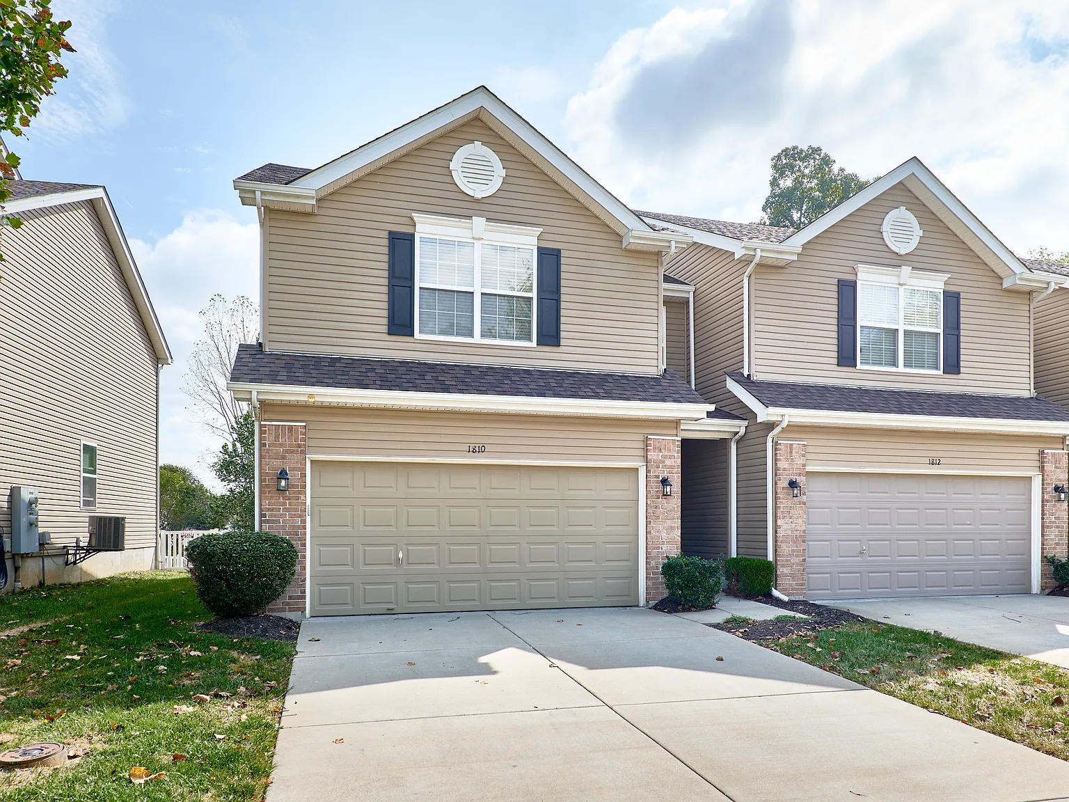 3 bed, 2.5 bath, 1656 sqft, $2,050 — Photo 2