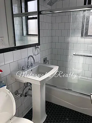 Rented by Metropolis International Realty Inc. | media 22