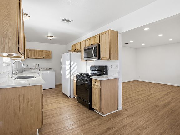 3rd image of 6841 Sagebrush Ave