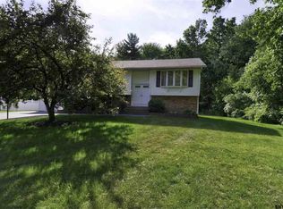 16 Linden Ct, Clifton Park, NY 12065
