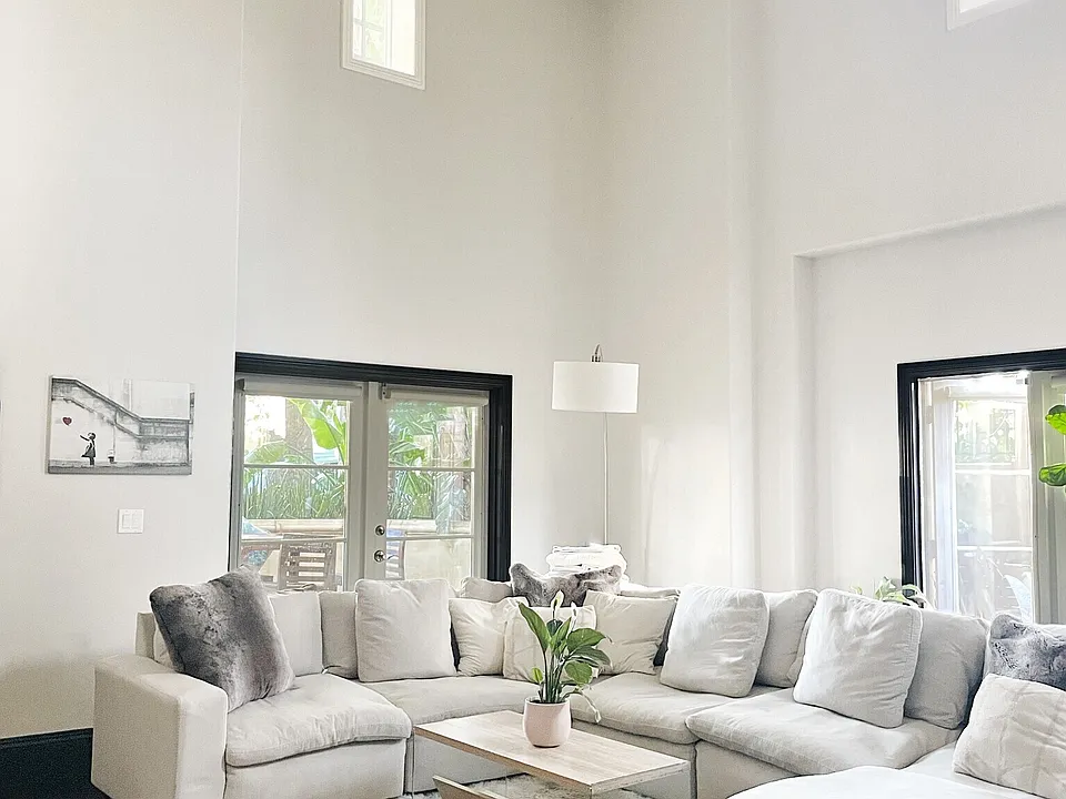 1311 Centinela Ave #2