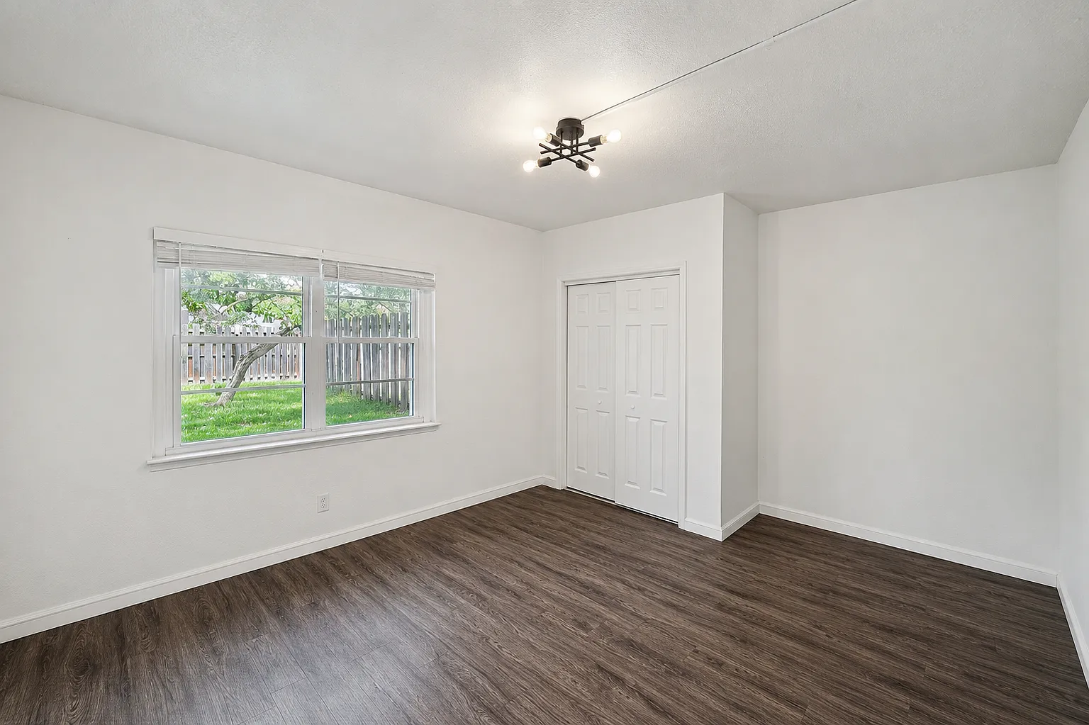 1600 Center St — Photo 3