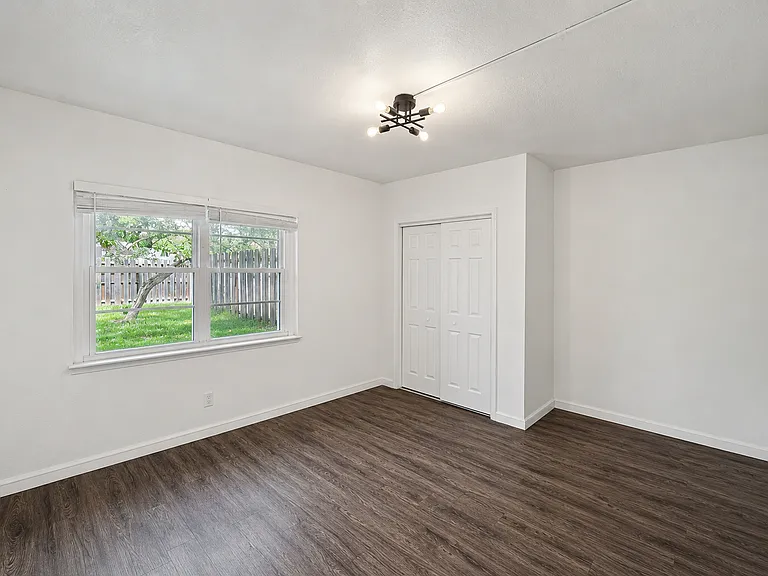 1600 Center St #B1 — Photo 9