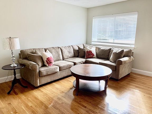 4th image of 19 Bayberry Dr APT 2