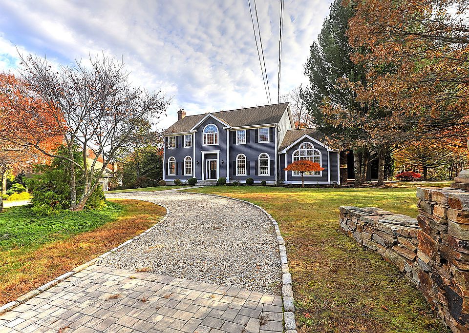 2nd image of 55 Mulberry Ln