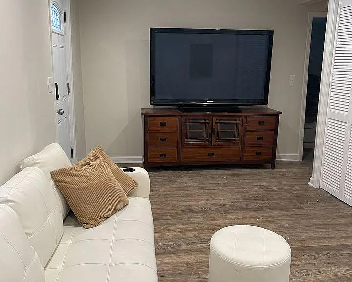 1240 Reese Ave #1240 — Photo 3