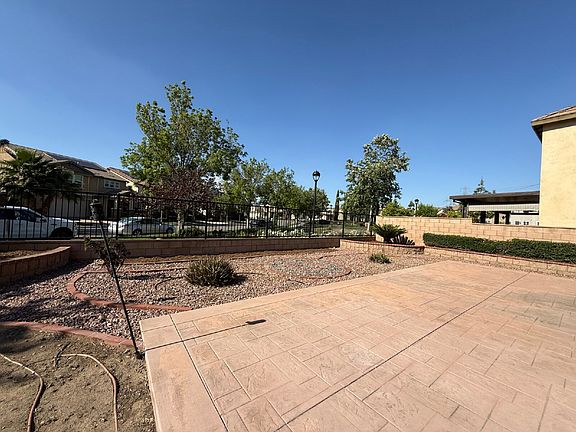 4th image of 3039 E Arbor Ln