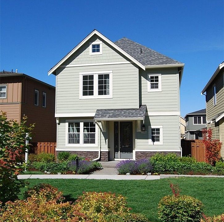 1st image of 1596 NE Falls Dr