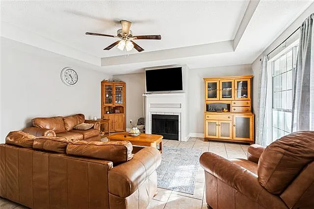 3 bed, 2.0 bath, 1444 sqft, $1,800 — Photo 3