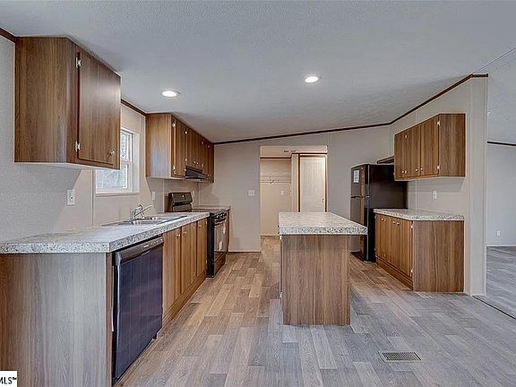 3rd image of 212 Robinwood Cir