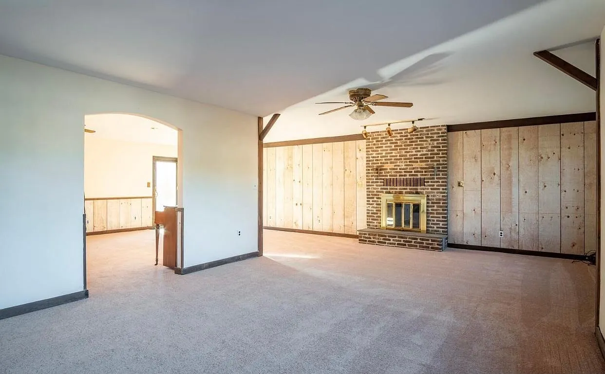 1600 Afton Dr — Photo 4