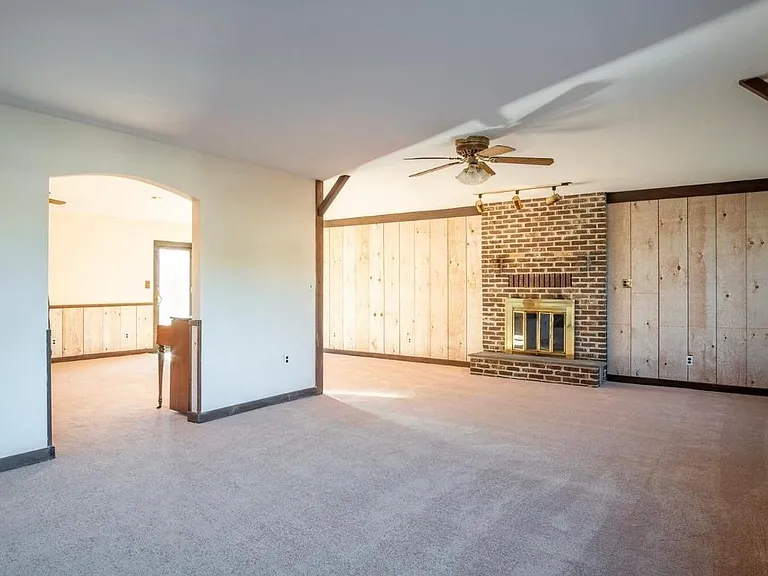 1600 Afton Dr — Photo 4