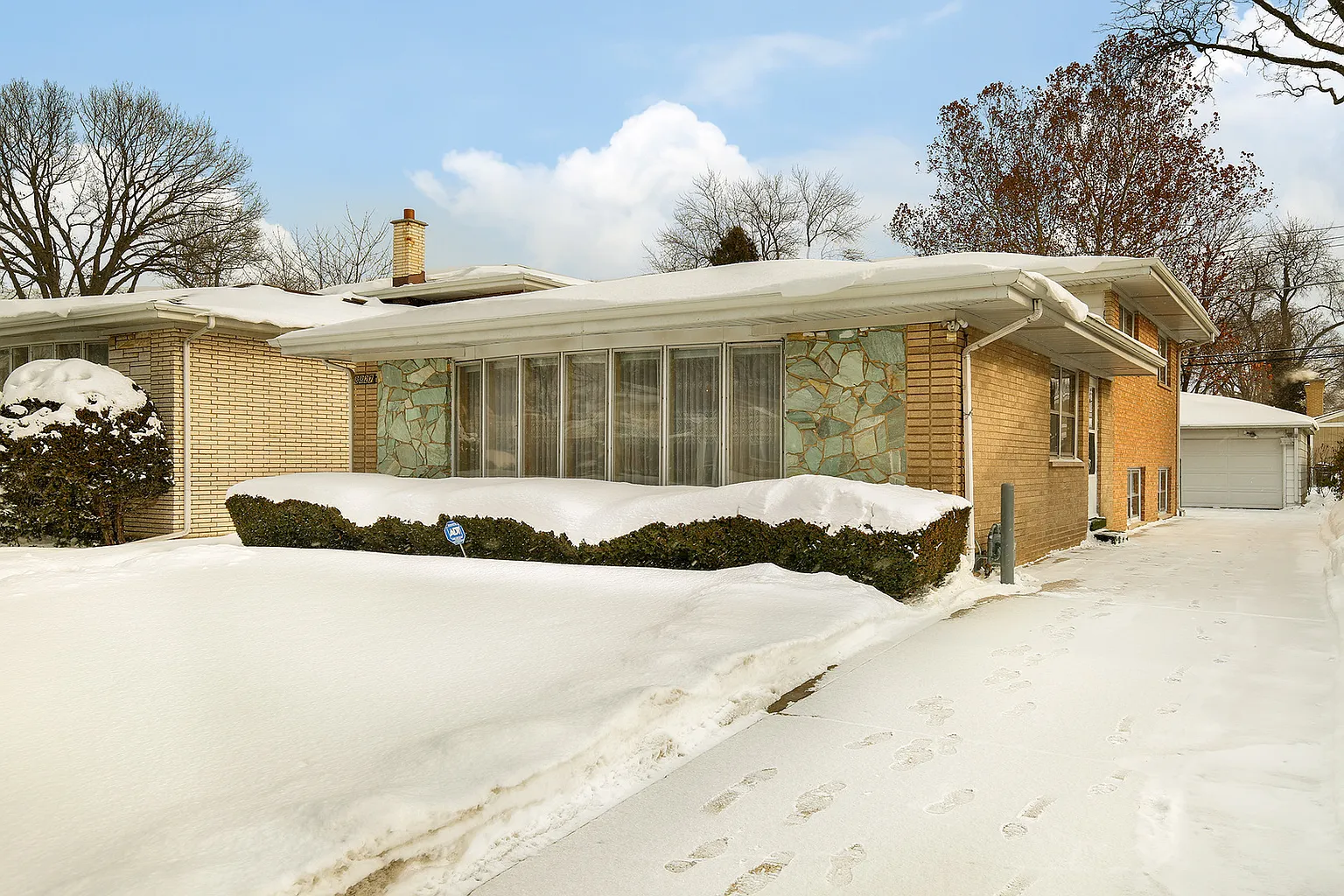 8827 Central Ave photo 1