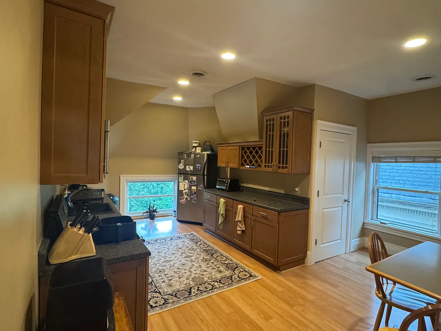 3 bed, 1000 sqft, $1,595 — Photo 2