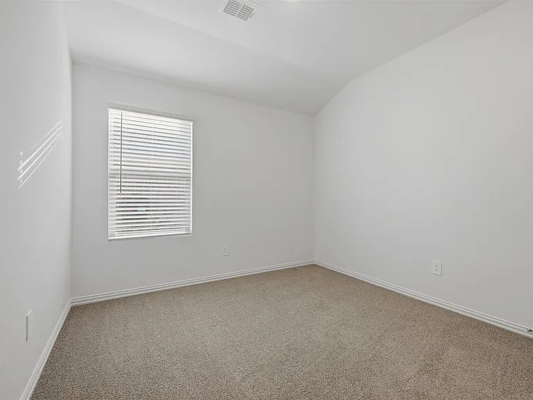 2222 Rannoch St — Photo 8