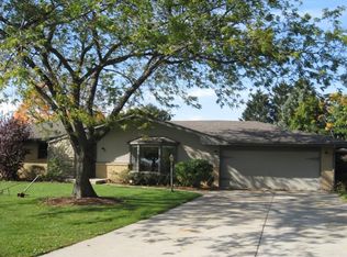 947 White Swan Ln, Rockford, IL 61108