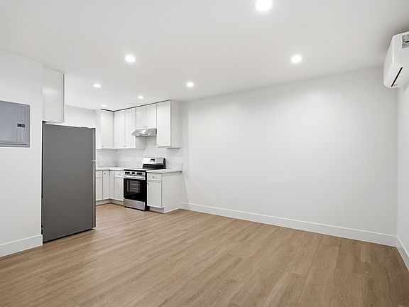 5th image of 1009 Omer Ln #102