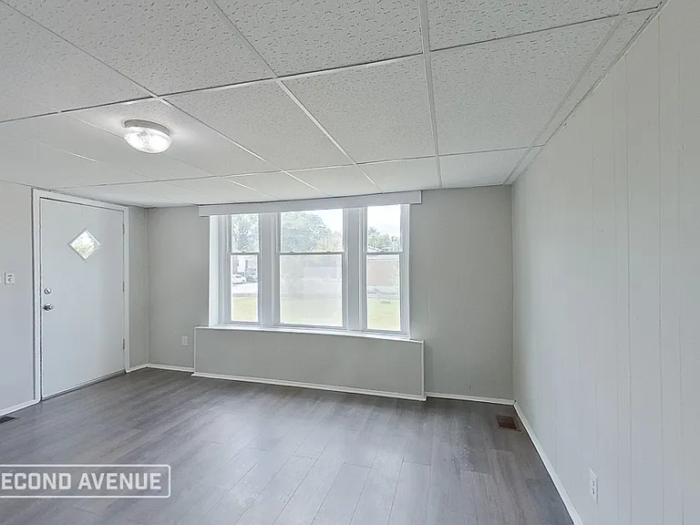122 S Longworth Ave — Photo 3