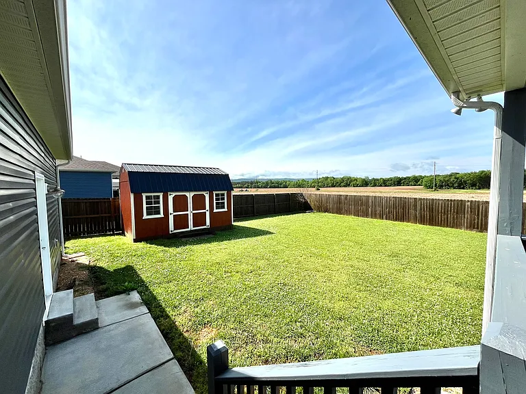 605 Strawberry Dr — Photo 11