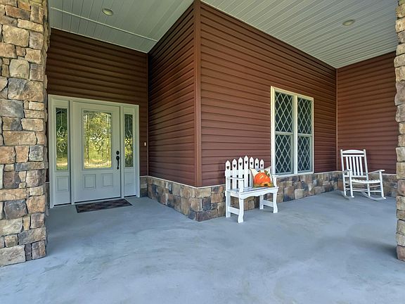 Image 4: 04_NunnehiTrail_109_FrontPorch