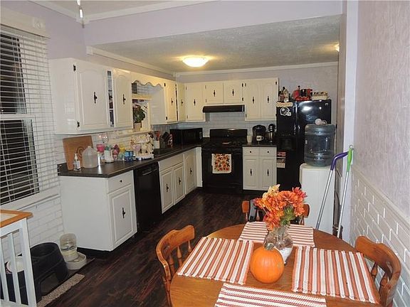 5th image of 402 Hill St