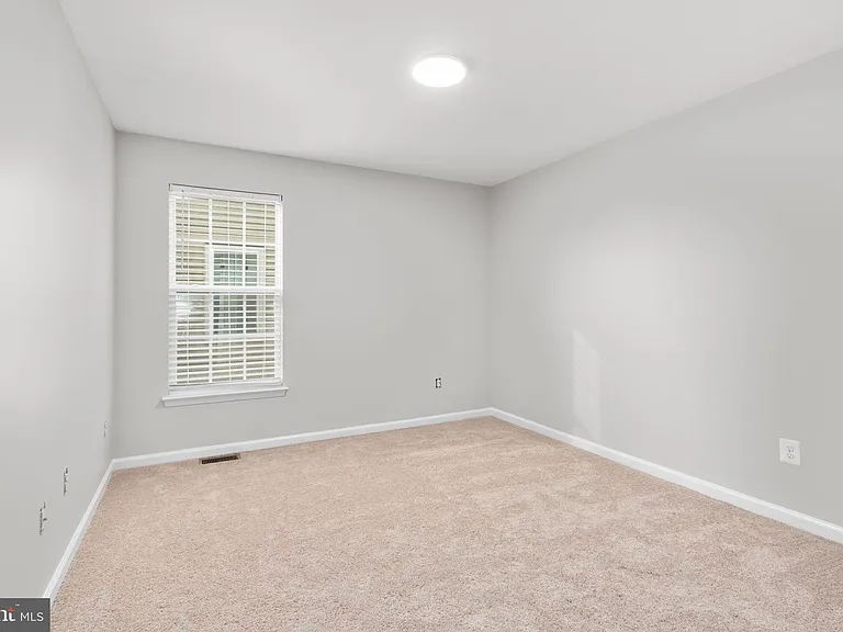 930 Forsythia Ln — Photo 29