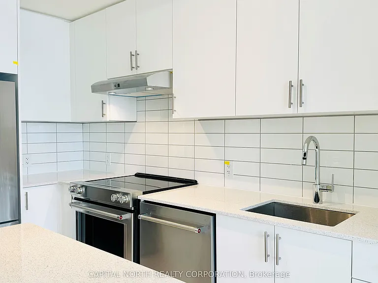 9000 Jane St #2022 — Photo 7