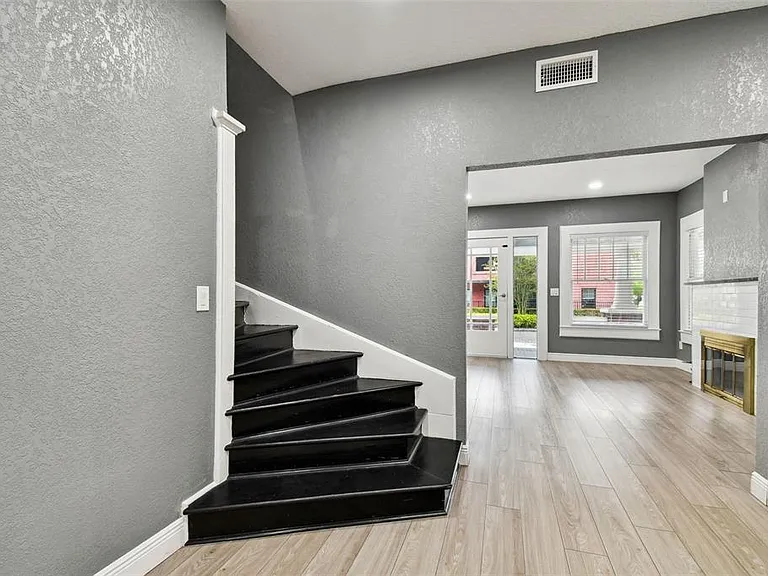 6810 N Navin Ave — Photo 20