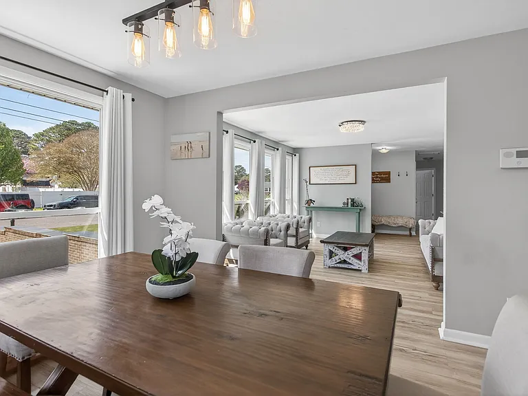 403 Holloway Dr — Photo 13