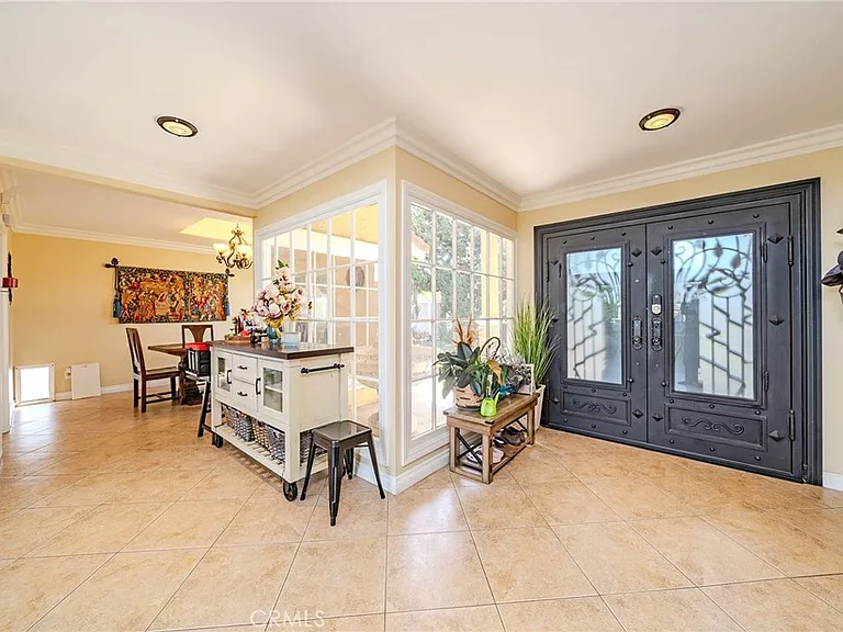 1901 Celeste Ln — Photo 3