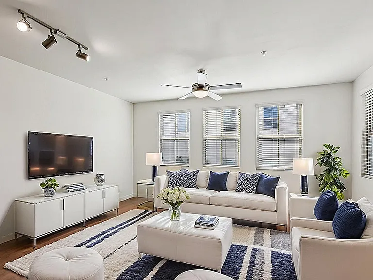 Castile Apartments — Photo 48
