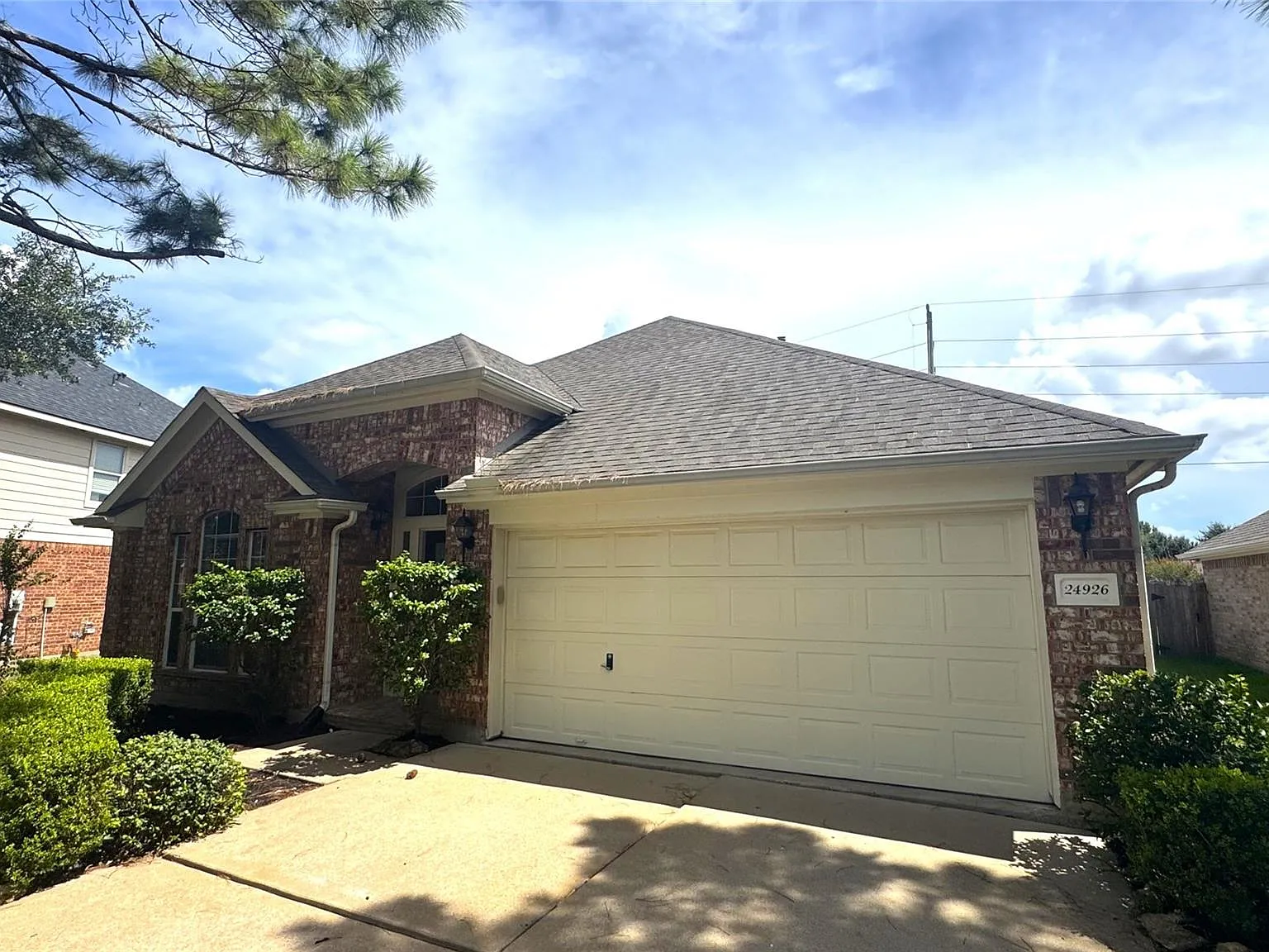 4 bed, 2.0 bath, 2142 sqft, $2,450 — Photo 3