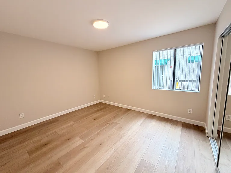 615 W Milford St — Photo 19