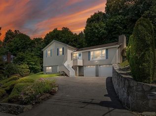 744 Warren Ave, Thornwood, NY 10594