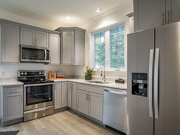 4th image of 415 Juniper Dr