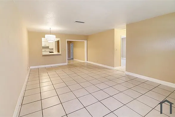 1752 SW 70th Way — Photo 5
