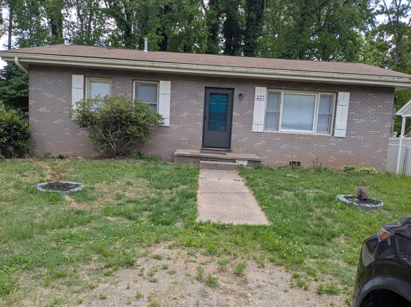 227 Flat Creek Rd, Black Mountain, NC 28711