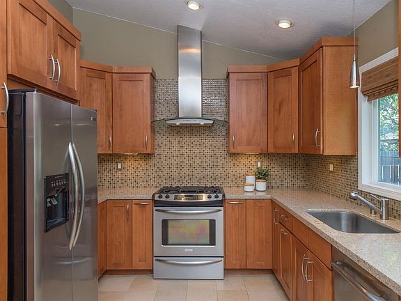 5th image of 826 Stillson Dr