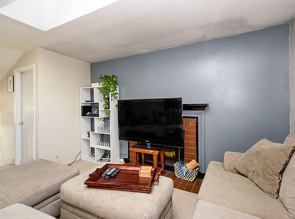 4th image of 934 Brunswick Cir