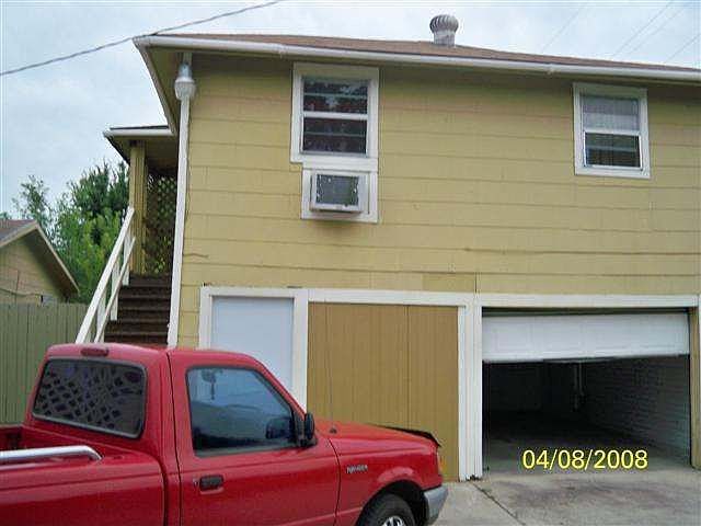 2nd image of 2149 12th St