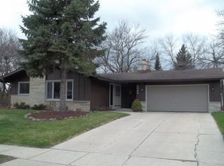 5042 Spruce Ct, Greendale, WI 53129