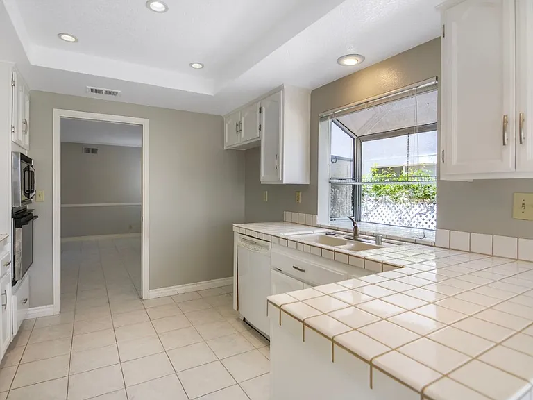 24241 Tama Ln — Photo 16