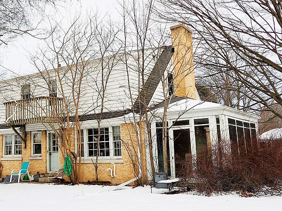 2nd image of 812 Highlandview Dr