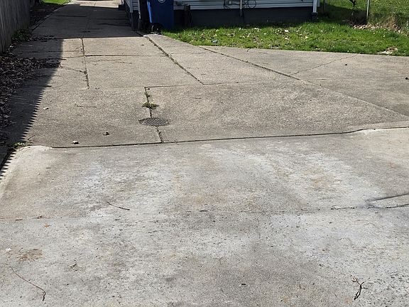 3rd image of 3989 W 23rd St