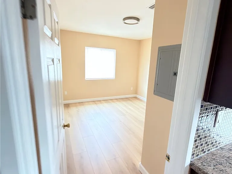 8018 Radford Ave — Photo 12