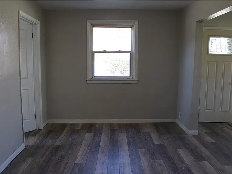 2821 Bertha St — Photo 5