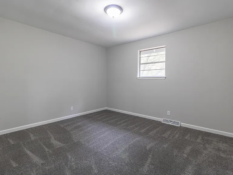 5714 N Maple Ct — Photo 15