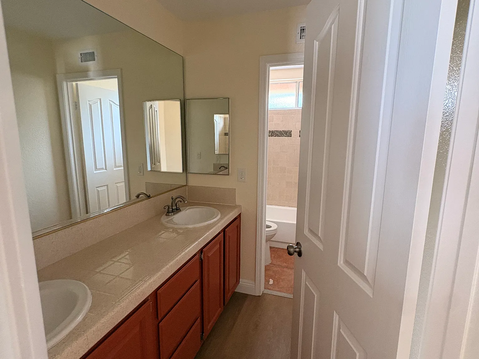 4 bed, 3083 sqft, $3,995 — Photo 2